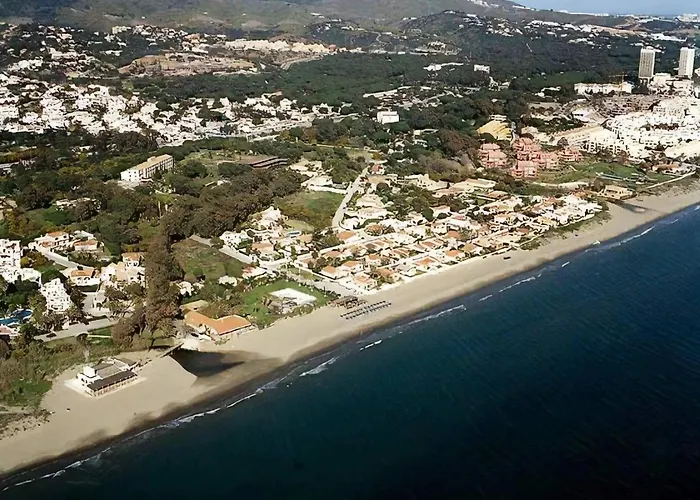 Apartment Access In Playa Real Pool Terrace - Pass The Keys Marbella